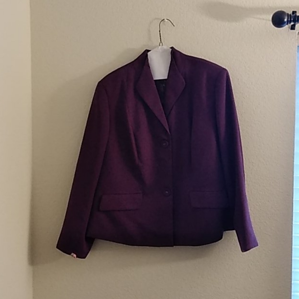 Skirt suit